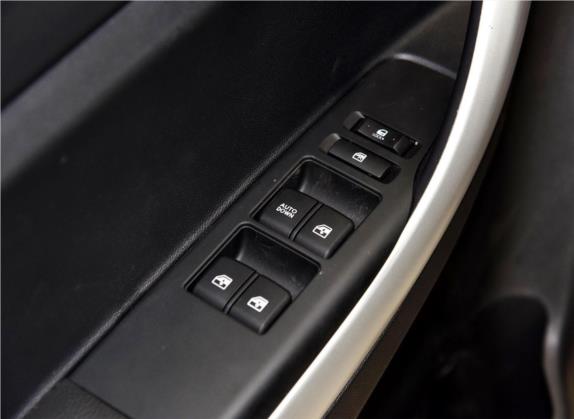 长安CS35 2016款 1.6L 手动尊贵型 国IV 车厢座椅   门窗控制
