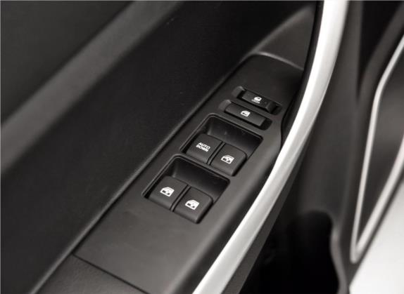 长安CS35 2016款 1.6L 自动豪华型 国IV 车厢座椅   门窗控制