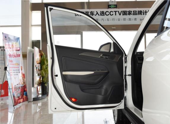 长安CS35 2017款 1.6L 手动豪华型 车厢座椅   前门板