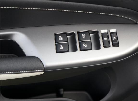 长安CS35 2017款 1.6L 手动舒适型 车厢座椅   门窗控制