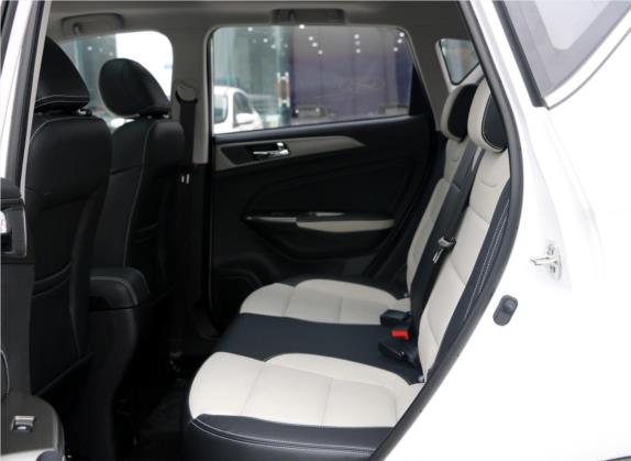长安CS35 2017款 1.6L 自动豪华型 车厢座椅   后排空间