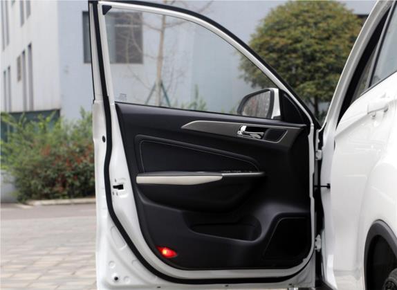 长安CS35 2017款 1.6L 自动豪华型 车厢座椅   前门板