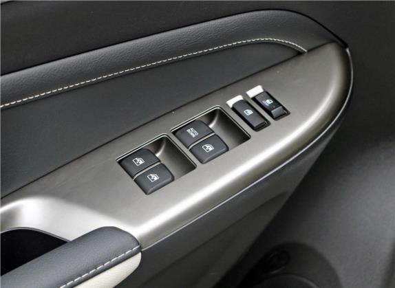 长安CS35 2017款 1.6L 自动豪华型 车厢座椅   门窗控制