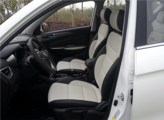 长安CS35 2017款 1.6L 自动尊贵型 车厢座椅   前排空间