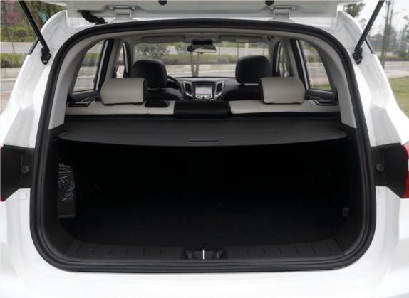 长安CS35 2017款 1.6L 自动尊贵型 车厢座椅   后备厢