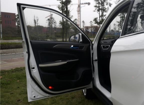 长安CS35 2017款 1.6L 自动尊贵型 车厢座椅   前门板