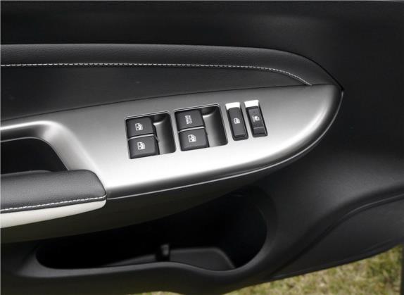 长安CS35 2017款 1.6L 自动尊贵型 车厢座椅   门窗控制