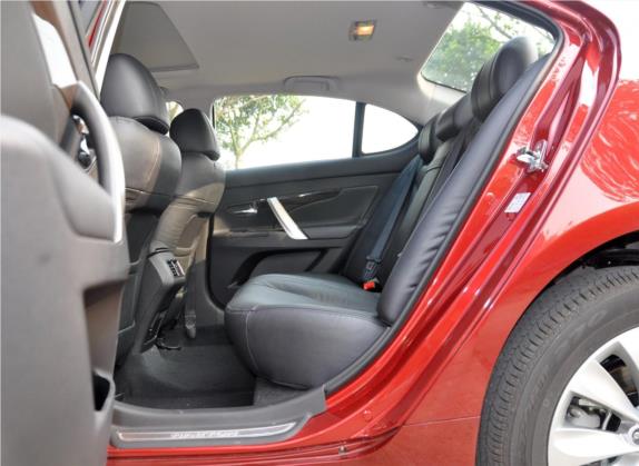 睿骋 2013款 1.8T 自动旗舰型 国V 车厢座椅   后排空间