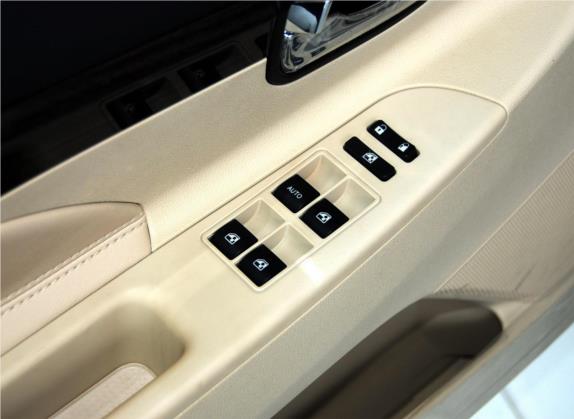 睿骋 2013款 1.8T 自动尊贵型 国IV 车厢座椅   门窗控制