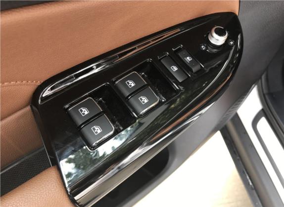 长安CS95 2017款 2.0T 两驱智途版 车厢座椅   门窗控制