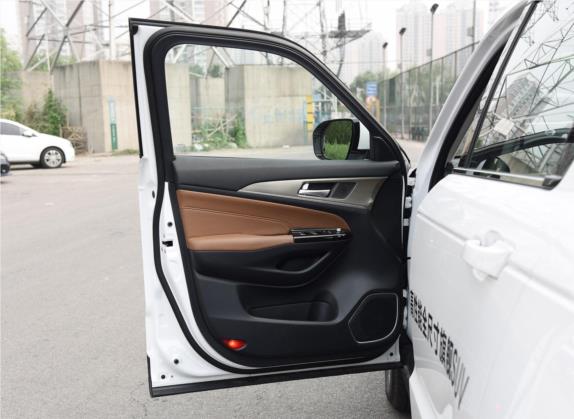 长安CS95 2017款 2.0T 两驱智拓版 车厢座椅   前门板