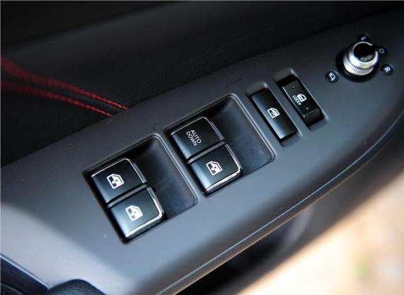 长安CS75 2014款 2.0L 手动领先型 国V 车厢座椅   门窗控制