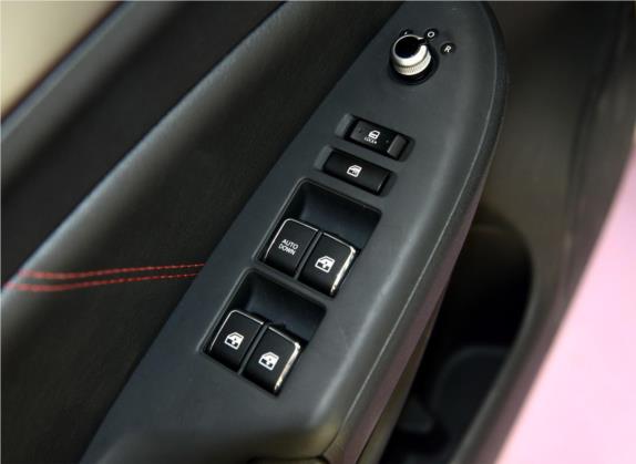 长安CS75 2014款 2.0L 手动豪华型 国IV 车厢座椅   门窗控制