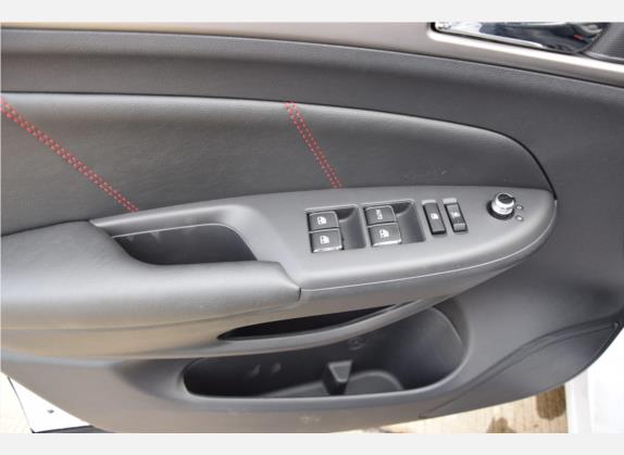 长安CS75 2016款 2.0L 手动舒适型 国IV 车厢座椅   门窗控制