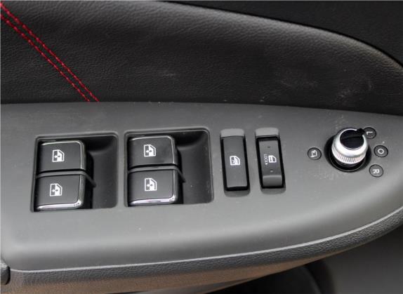 长安CS75 2016款 2.0L 手动领先型 国IV 车厢座椅   门窗控制