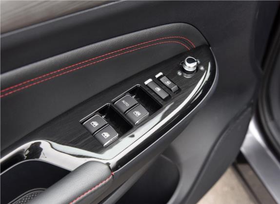 长安CS75 2017款 尚酷版 1.5T 手动尊享型 车厢座椅   门窗控制