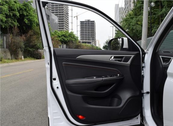 长安CS75 2017款 尚酷版 1.8T 自动四驱尊贵型 车厢座椅   前门板