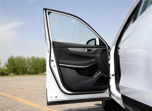 长安CS75 2018款 280T 自动睿智型 国V 车厢座椅   前门板