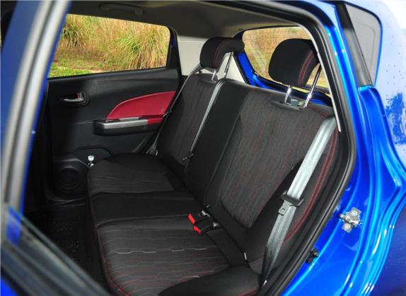 奔奔 2014款 1.4L 手动天窗型 车厢座椅   后排空间