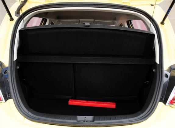 奔奔 2014款 1.4L 手动豪华型 车厢座椅   后备厢