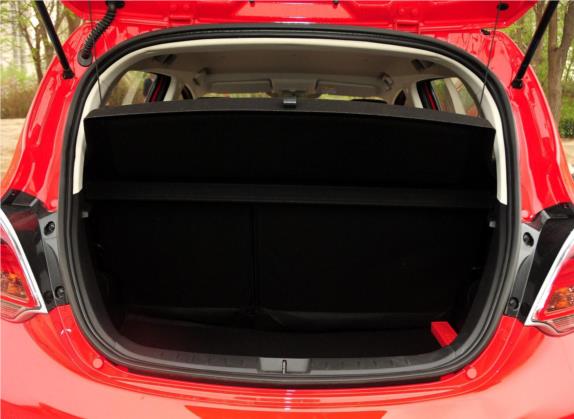 奔奔 2014款 1.4L 手动尊贵型 车厢座椅   后备厢