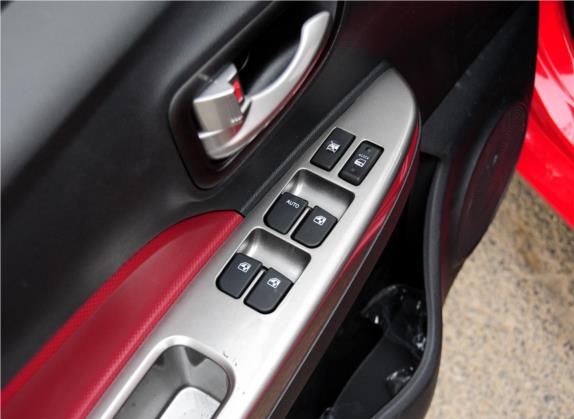 奔奔 2014款 1.4L 手动尊贵型 车厢座椅   门窗控制