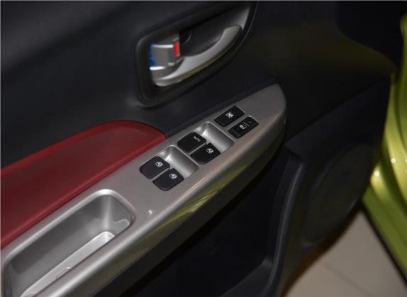 奔奔 2015款  1.4L 手动尊贵型 国IV 车厢座椅   门窗控制