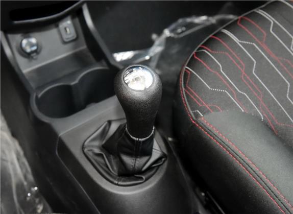 奔奔 2015款 1.4L 手动尊贵型 国V 中控类   挡把