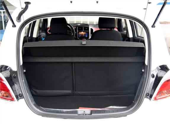 奔奔 2015款 1.4L IMT尊贵型 国V 车厢座椅   后备厢