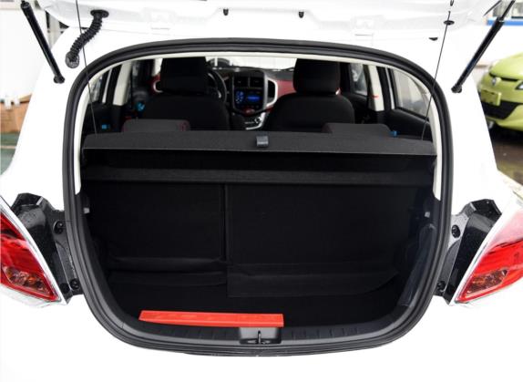 奔奔 2015款 1.4L IMT天窗版 国V 车厢座椅   后备厢