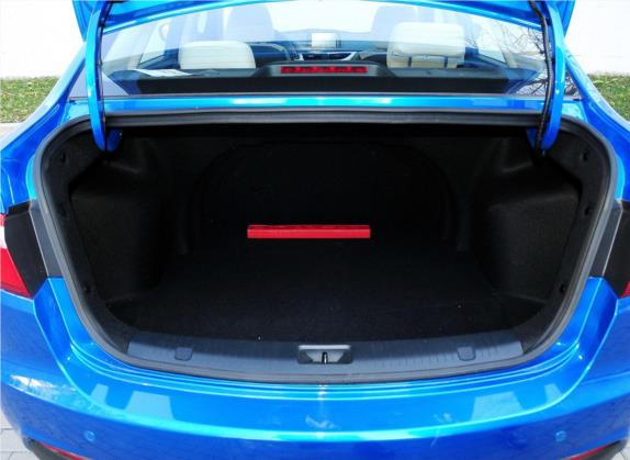 悦翔V7 2015款 1.6L 自动乐趣型 国IV 车厢座椅   后备厢