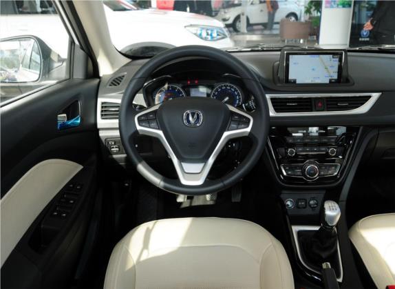 悦翔V7 2015款 1.6L 手动乐享型 国IV 中控类   驾驶位