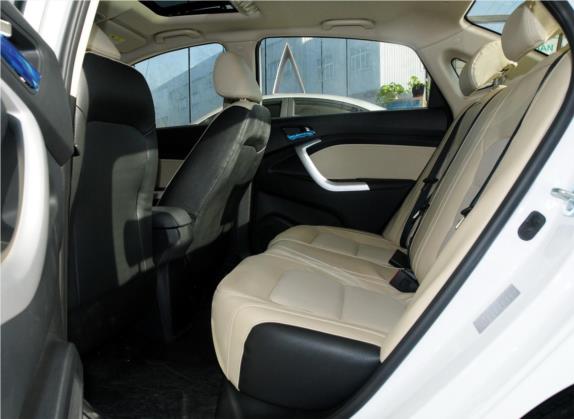 悦翔V7 2015款 1.6L 手动乐享型 国IV 车厢座椅   后排空间