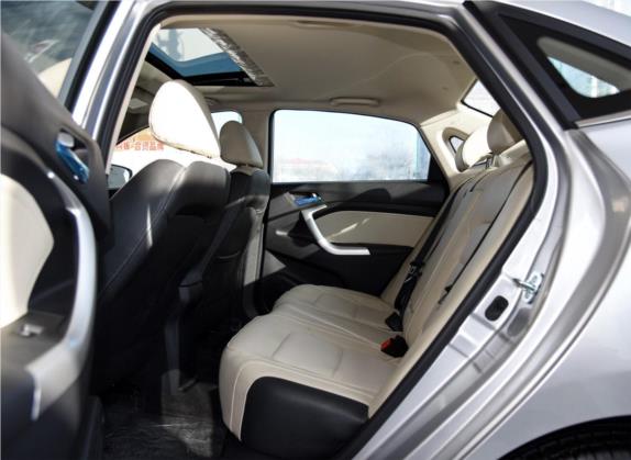 悦翔V7 2015款 1.6L 手动乐趣型 国IV 车厢座椅   后排空间