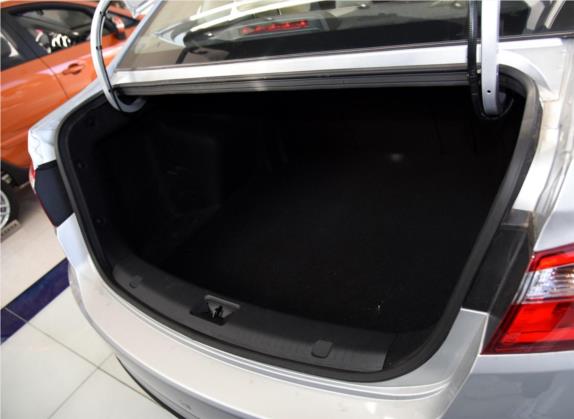 悦翔V7 2015款 1.6L 手动乐动型 国IV 车厢座椅   后备厢