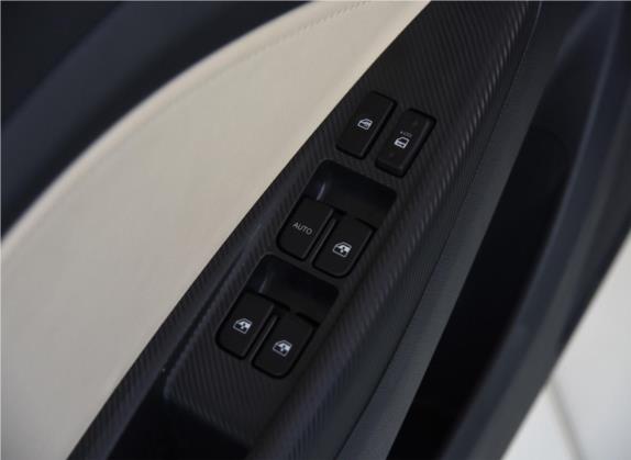 悦翔V7 2015款 1.6L 手动乐动型 国IV 车厢座椅   门窗控制