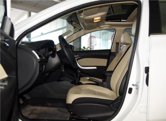 悦翔V7 2015款 1.6L 手动乐享型 国V 车厢座椅   前排空间