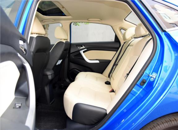 悦翔V7 2016款 1.6L 自动乐趣型 国V 车厢座椅   后排空间