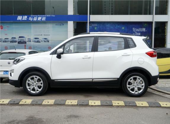 长安CS15 2016款 1.5L 手动豪华版 外观   正侧