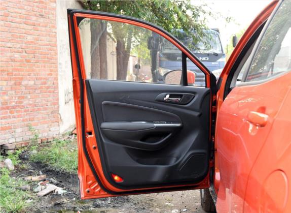 长安CS15 2016款 1.5L 自动时尚版 车厢座椅   前门板