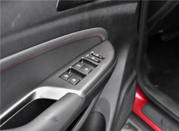 长安CS15 2016款 1.5L 自动豪华版 车厢座椅   门窗控制