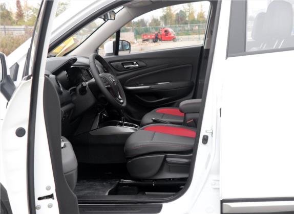 长安CS15 2017款 1.5L 自动豪华天窗版 车厢座椅   前排空间