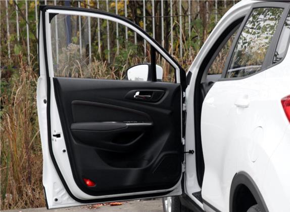 长安CS15 2017款 1.5L 自动豪华天窗版 车厢座椅   前门板