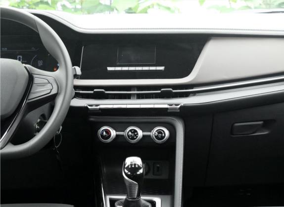 长安CS15 2019款 1.5L 手动舒适型 国V 中控类   中控台