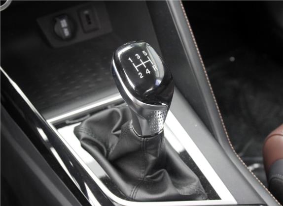 长安CS15 2019款 1.5L 手动进取型 国V 中控类   挡把