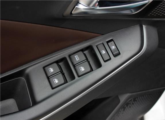 长安CS15 2019款 1.5L 手动进取型 国V 车厢座椅   门窗控制