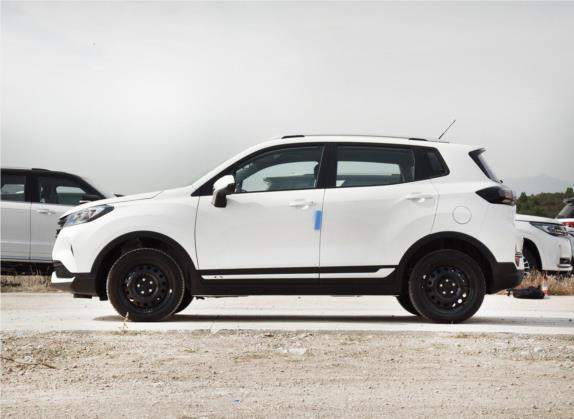 长安CS15 2019款 1.5L 手动舒适型 国VI 外观   正侧