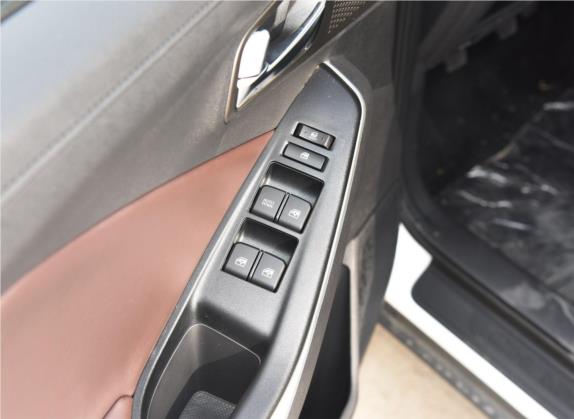 长安CS15 2019款 1.5L 手动舒适型 国VI 车厢座椅   门窗控制