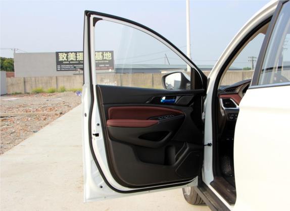 凌轩 2017款 1.5T 自动乐活精英型 车厢座椅   前门板