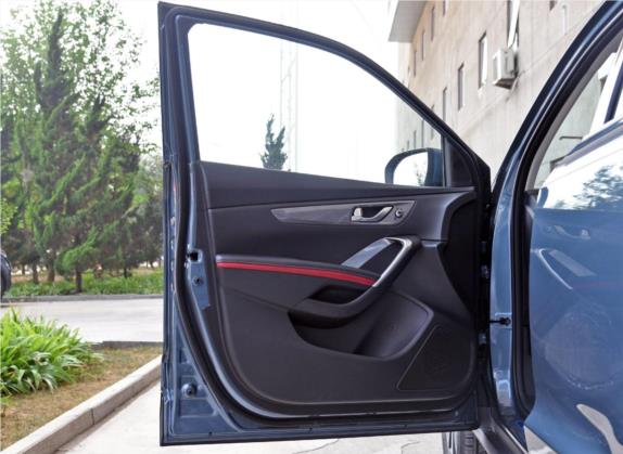 长安CS55 2017款 1.5T 自动炫耀型 车厢座椅   前门板